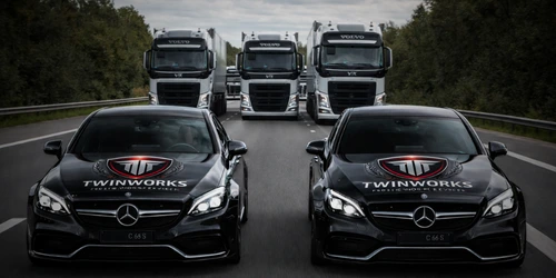 Secure vehicle convoy for high-risk transport